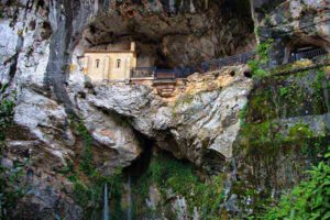 santa-cueva-de-covadonga